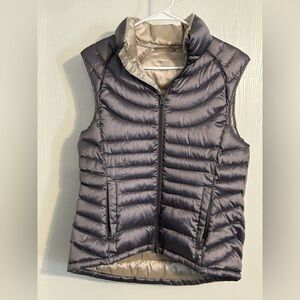 Bernardo Goose Down Puffer Vest in a metallic gray color Med